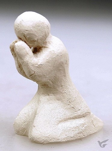 Productafbeelding: voorkant van Beeld 606c gebed 6cm ivoor