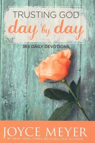 Productafbeelding: voorkant van Trusting God Day By Day