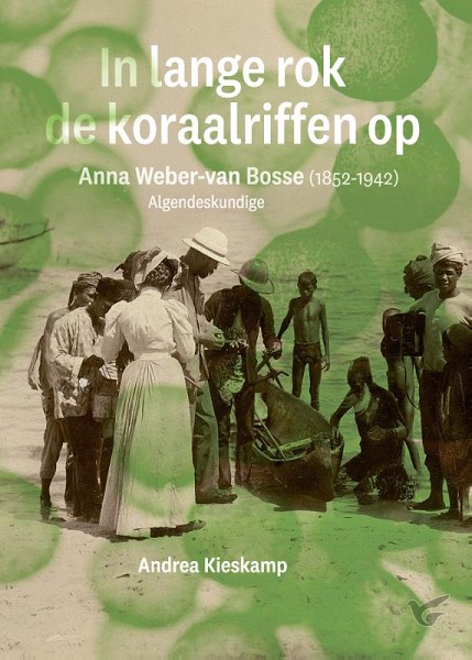 Productafbeelding: voorkant van In lange rok de koraalriffen op